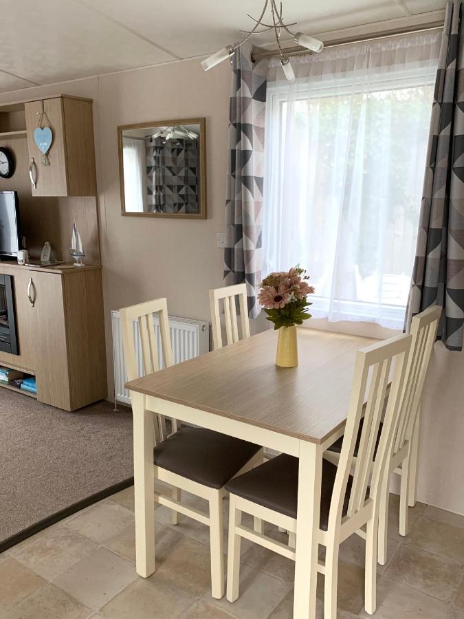 Mollys Retreat Pet Friendly Three Bed Caravan With Small Garden Newquay Bay Resort Quieter Area Of Park 外观 照片