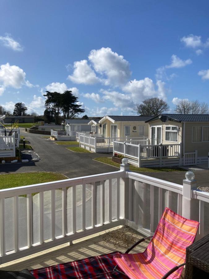 Mollys Retreat Pet Friendly Three Bed Caravan With Small Garden Newquay Bay Resort Quieter Area Of Park 外观 照片
