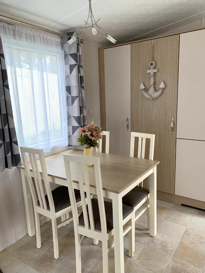 Mollys Retreat Pet Friendly Three Bed Caravan With Small Garden Newquay Bay Resort Quieter Area Of Park 外观 照片