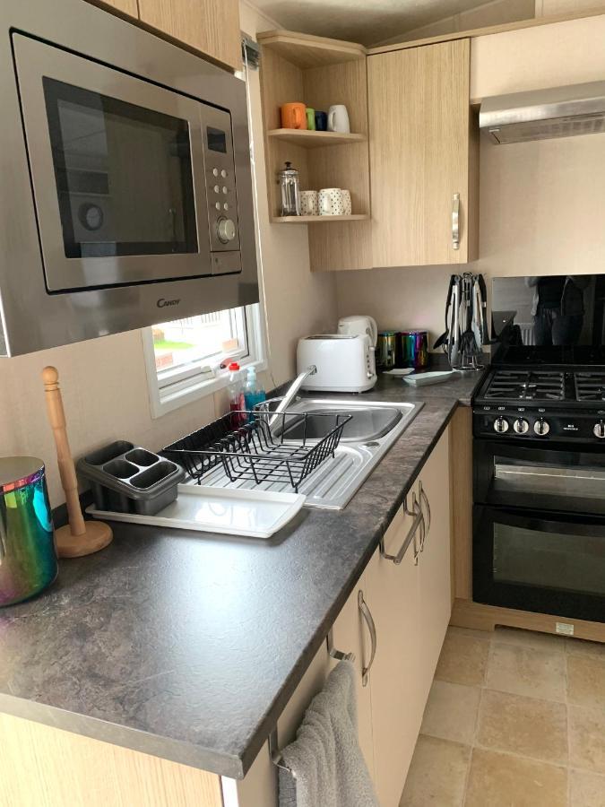 Mollys Retreat Pet Friendly Three Bed Caravan With Small Garden Newquay Bay Resort Quieter Area Of Park 外观 照片
