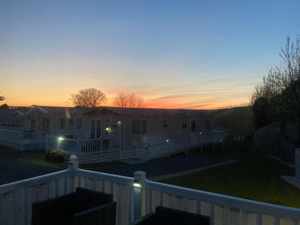 Mollys Retreat Pet Friendly Three Bed Caravan With Small Garden Newquay Bay Resort Quieter Area Of Park 外观 照片